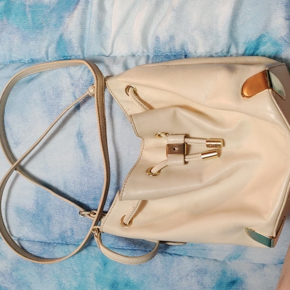 Vince Camuto small bucket crossbody - Picture 4 of 4